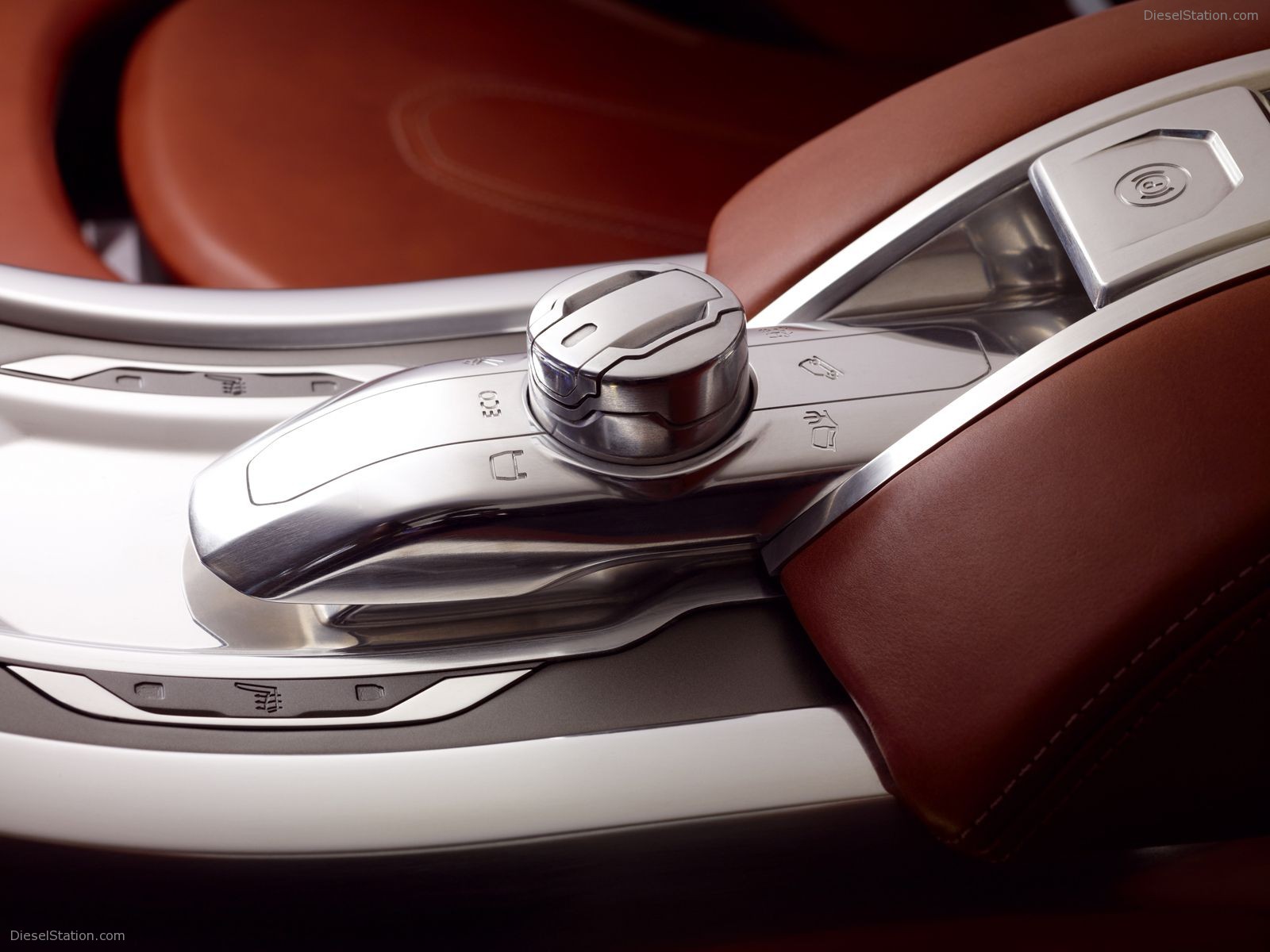 Land Rover LRX Hybrid Concept Car Images